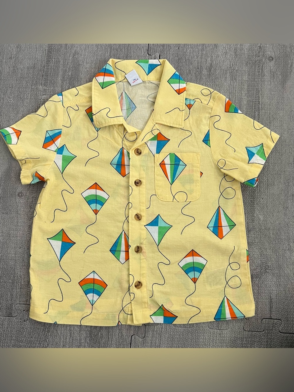 Old Navy 3T Yellow Kite Print Short Sleeve Button-Up Point Collar Shirt